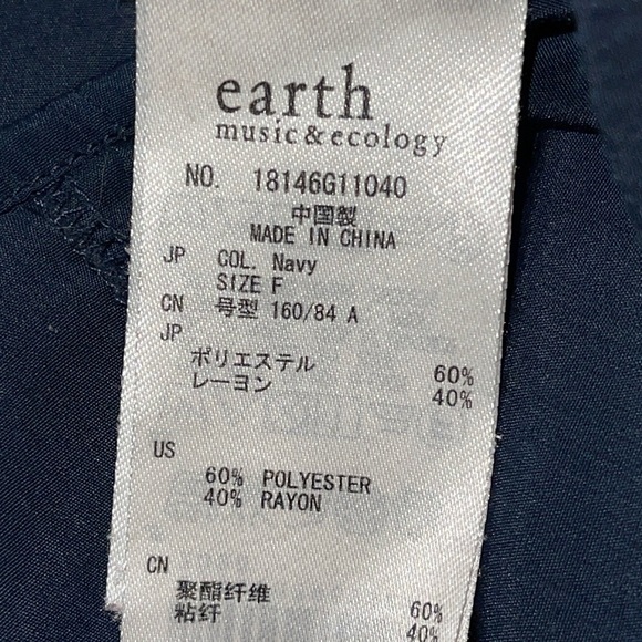 Earth Women's Top Size L Blue V=Neck Cap Sleeves Pullover Front Buttons - Picture 7 of 7